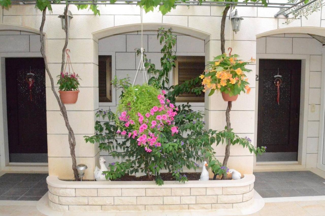 Apartments Darija & Pero ปูชิสชา ภายนอก รูปภาพ