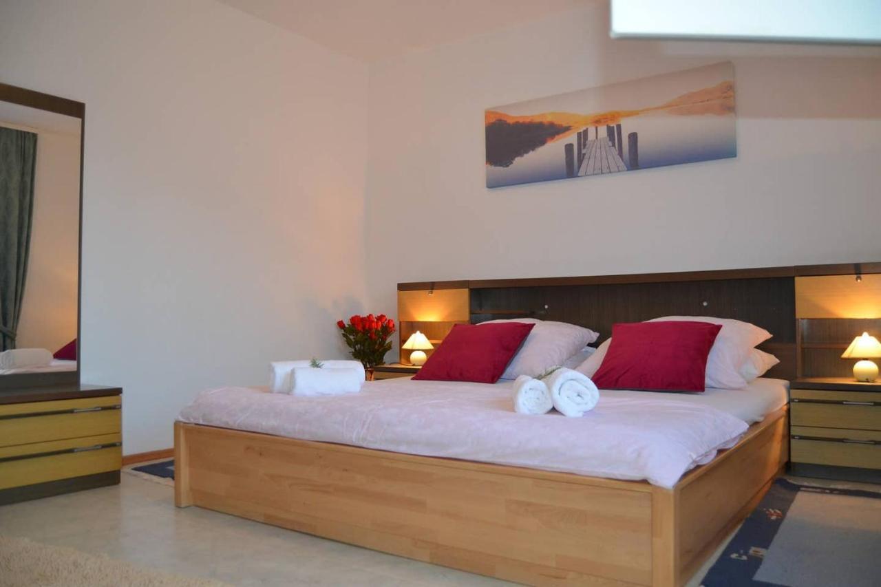 Apartments Darija & Pero ปูชิสชา ภายนอก รูปภาพ