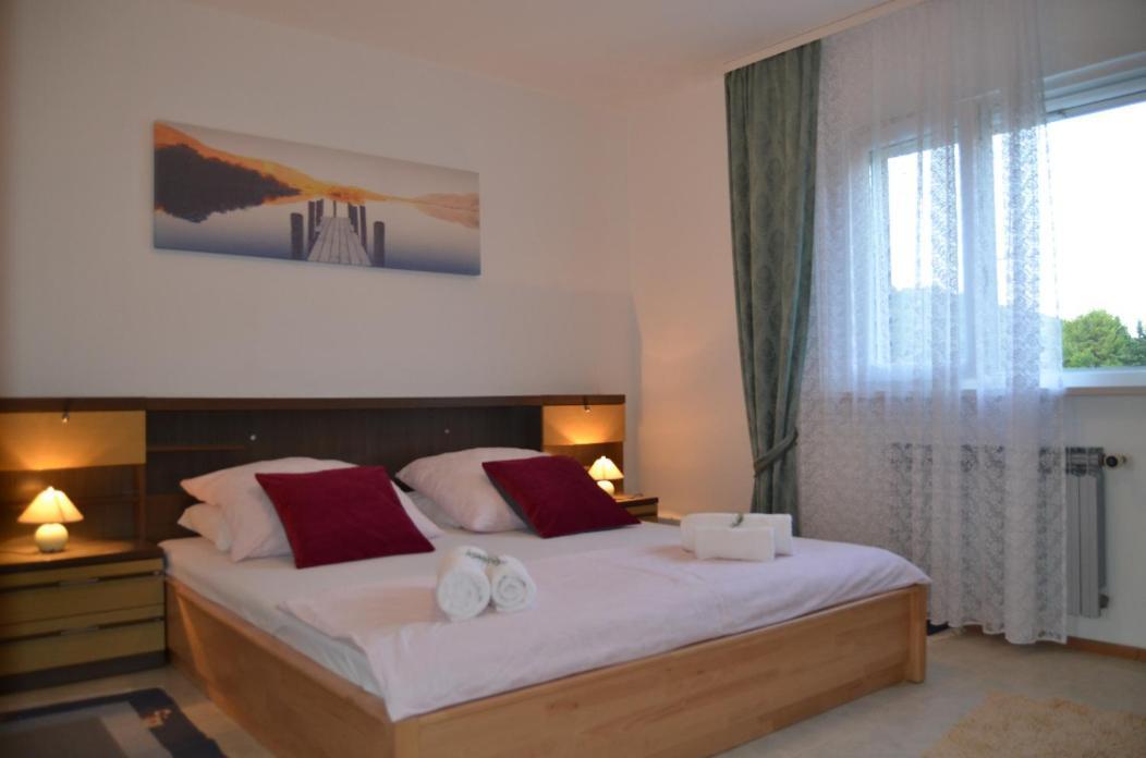 Apartments Darija & Pero ปูชิสชา ภายนอก รูปภาพ